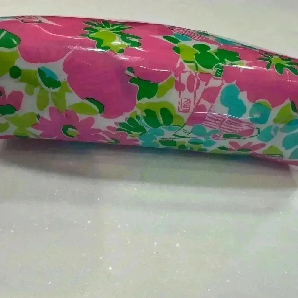 Lilly Pulitzer & Estée Lauder make up bag. Brand new!